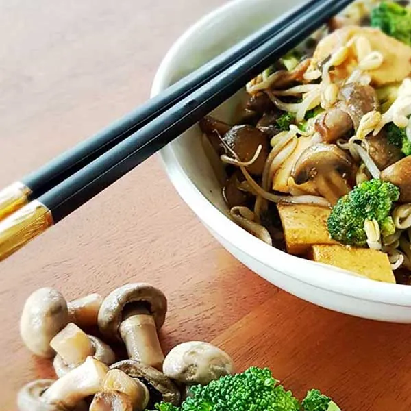 Shanghai vegetables stir fry with tofu, broccoli, beansprout and mushroom — Mister Wok